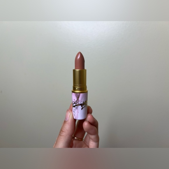 MAC | LE Electric Wonder Collection Lipstick in The Naturalist - Picture 13 of 13